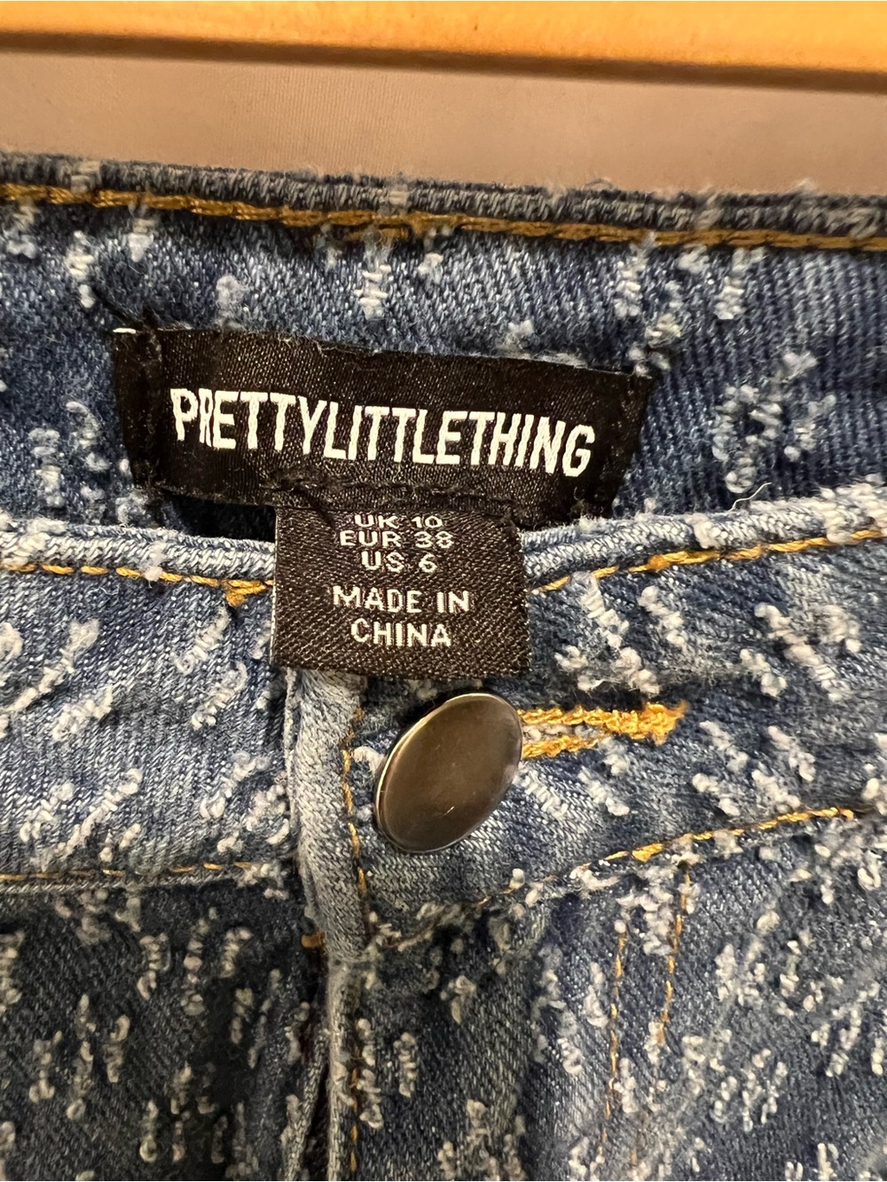 PrettyLittleThings Patterned Relaxed Jeans - Picture 3 of 4